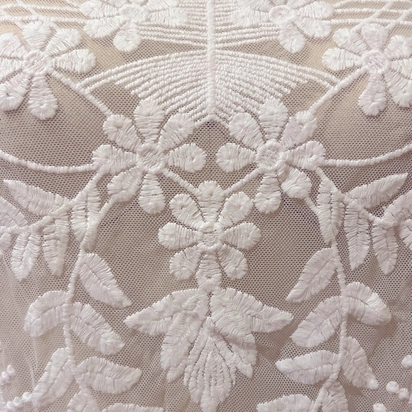 New Express allover embroidery top - Picture 3 of 6